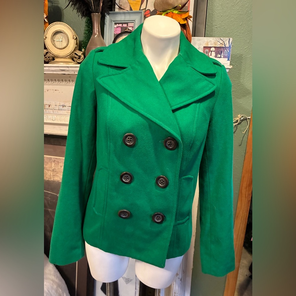 Old Navy Vibrant Green Pea Coat-Small
Stunning!